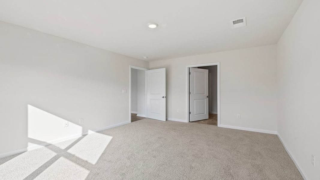 Spacious, unfurnished interior of a new home in Cedar Gap, Fountain Inn (Image 26).