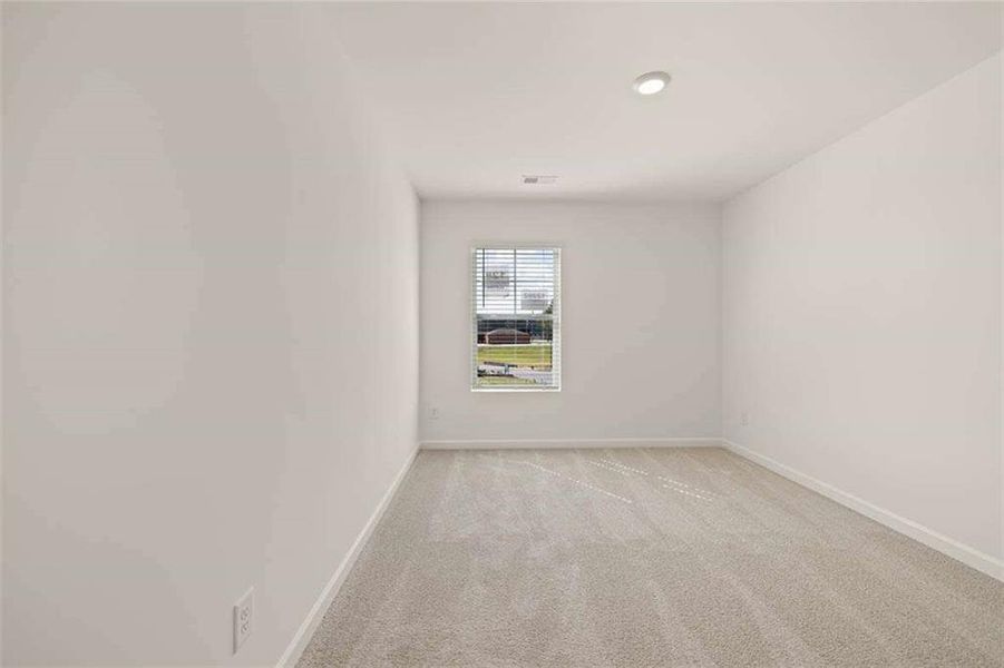 Spacious, unfurnished interior of a new home in Shoal Creek, Hampton (Image 11).