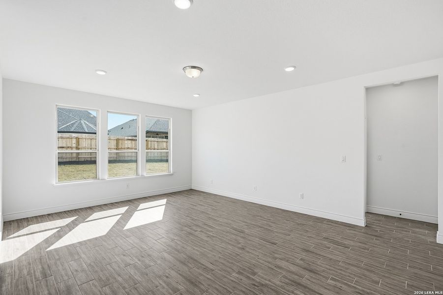 Spacious, unfurnished interior of a new home in Bison Ridge, San Antonio (Image 42). Spacious, unfurnished interior of a new home in Bison Ridge, San Antonio (Image 42).