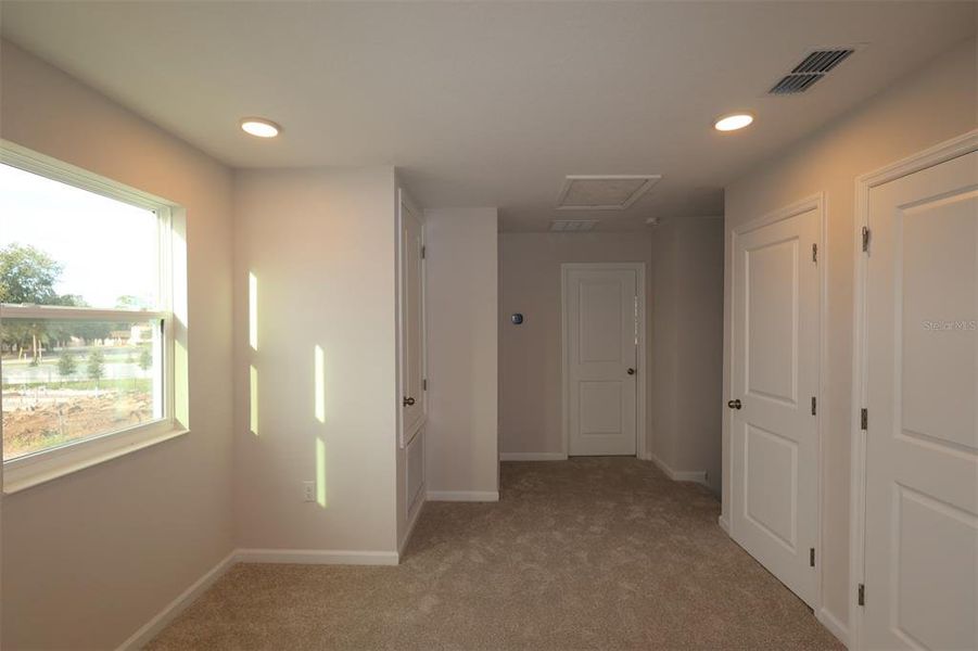 Spacious, unfurnished interior of a new home in Reeves Place, Orlando (Image 13).