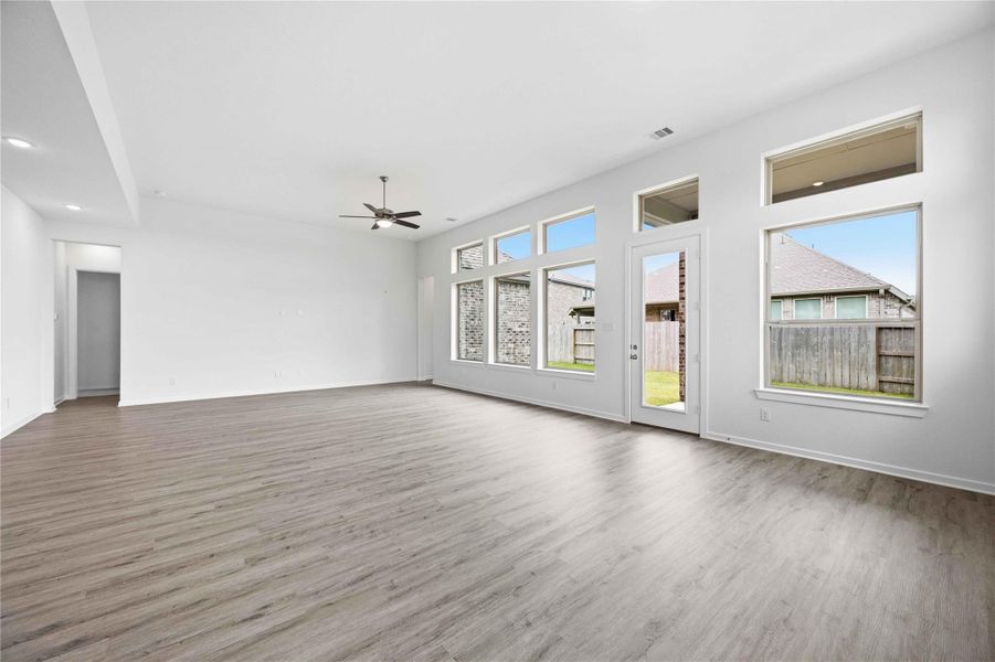 Spacious, unfurnished interior of a new home in Canterra Creek 60', Rosharon (Image 27). Spacious, unfurnished interior of a new home in Canterra Creek 60', Rosharon (Image 27).