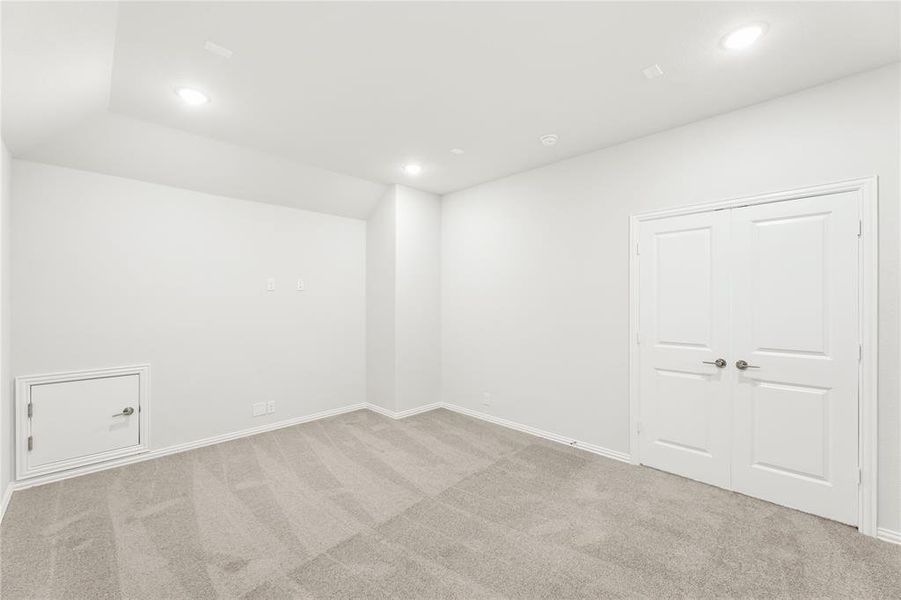 Spacious, unfurnished interior of a new home in Ridge Ranch, Mesquite (Image 24).