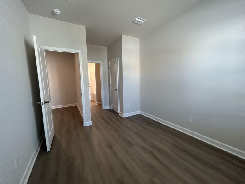 Spacious, unfurnished interior of a new home in , Ravenel (Image 12).