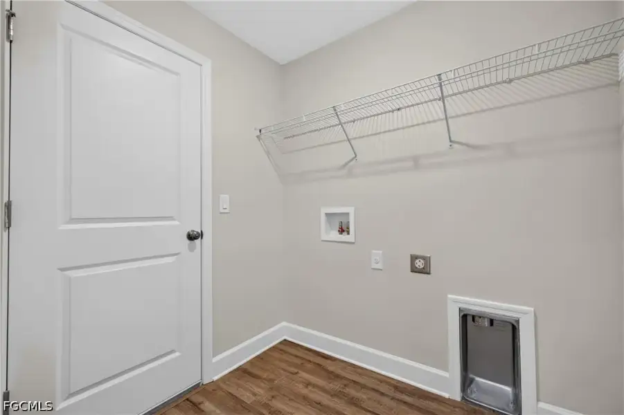 Spacious, unfurnished interior of a new home in Cape Coral, Cape Coral (Image 16).