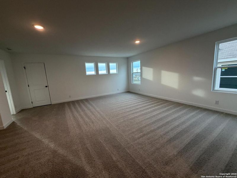 Spacious, unfurnished interior of a new home in The Preserve at the Wilder, Adkins (Image 32).