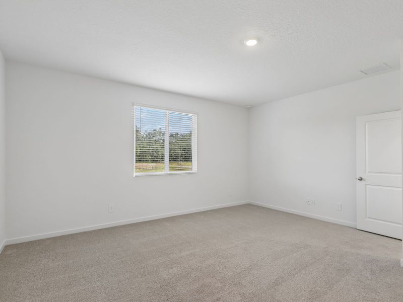 Spacious, unfurnished interior of a new home in Azalea Creek, Jacksonville (Image 11).