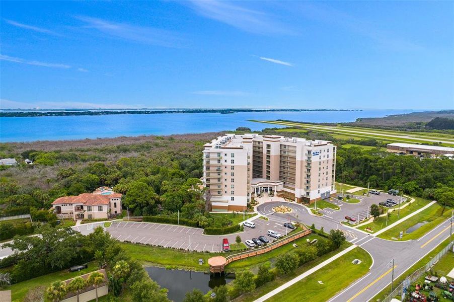 Condo located in Merritt Island, FL showcasing its design and architecture (Image 5).
