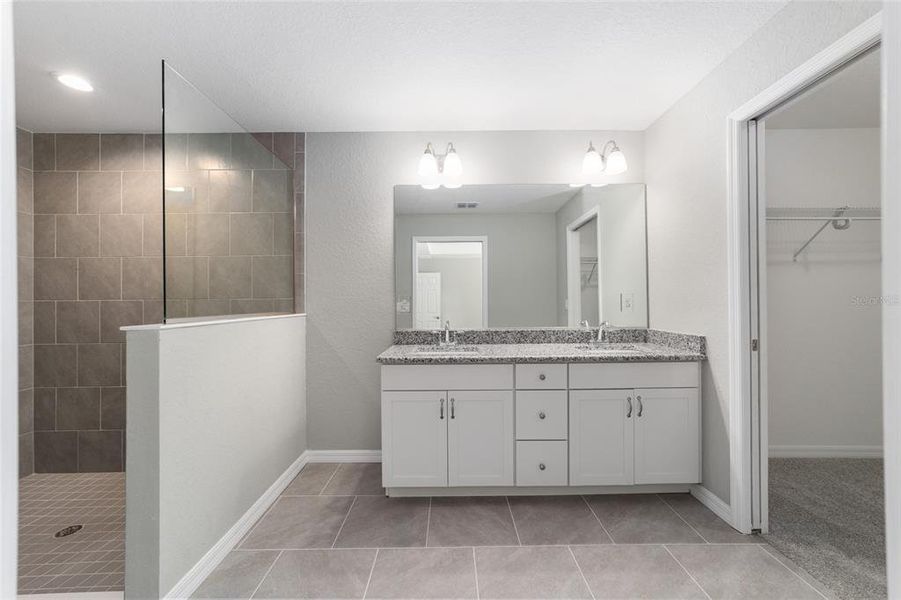 Furnished interior view inside a new home in , Dunnellon (Image 6).