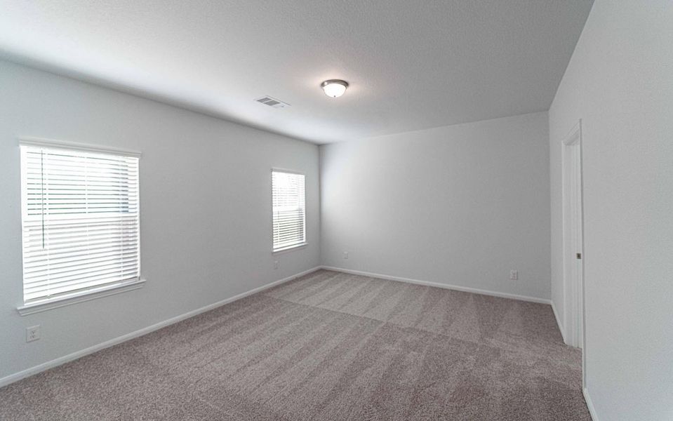 Spacious, unfurnished interior of a new home in Caney Mills, Conroe (Image 14).