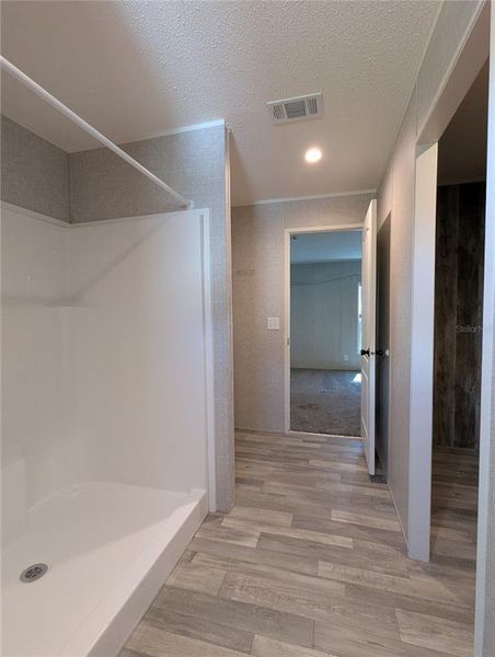 Spacious, unfurnished interior of a new home in , Lake Wales (Image 28).