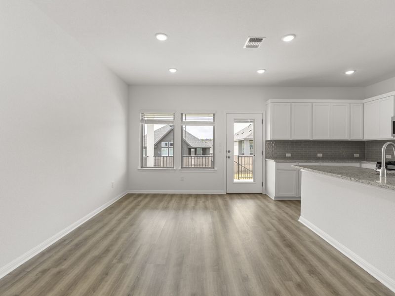 Spacious, unfurnished interior of a new home in Crosswinds, Kyle (Image 27).