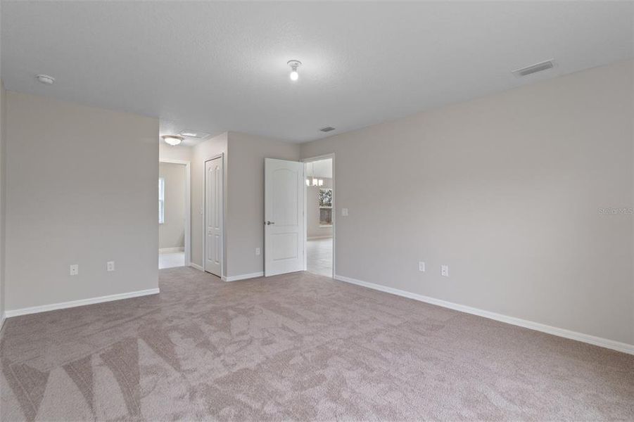 Spacious, unfurnished interior of a new home in , Weeki Wachee (Image 28).