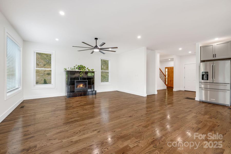 Spacious, unfurnished interior of a new home in , Weaverville (Image 20).