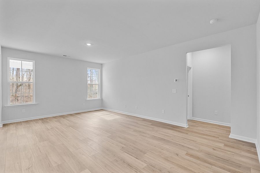 Spacious, unfurnished interior of a new home in Fieldstone, Lexington (Image 20).