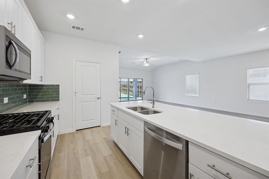 Photo is not of the actual home, but is an inspirational photo of builder’s model home and may depict options, furnishings, and/or decorator features that are not included. Photo is not of the actual home, but is an inspirational photo of builder’s model home and may depict options, furnishings, and/or decorator features that are not included.