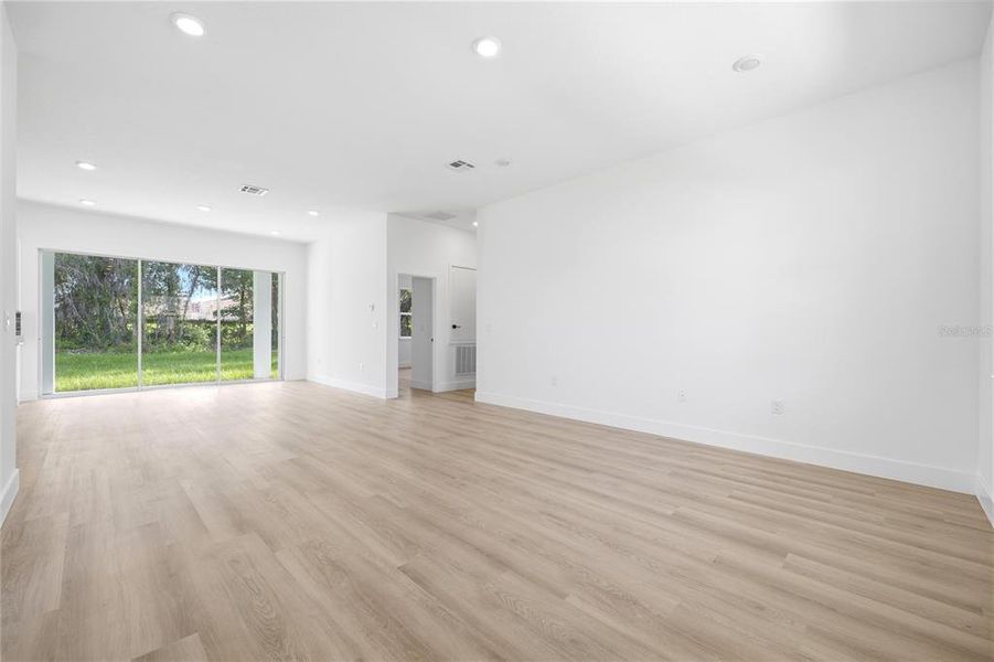 Spacious, unfurnished interior of a new home in , Ocala (Image 32).