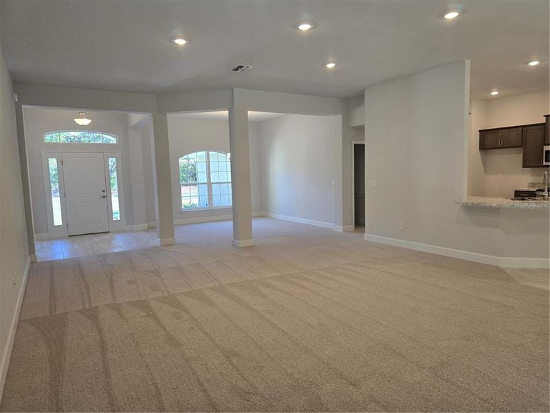 Spacious, unfurnished interior of a new home in Sugarmill Woods, Homosassa (Image 7).