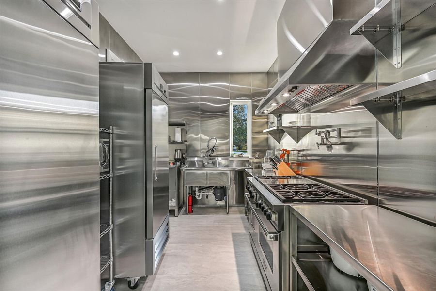 Furnished interior view inside a new home in , Manvel (Image 12).