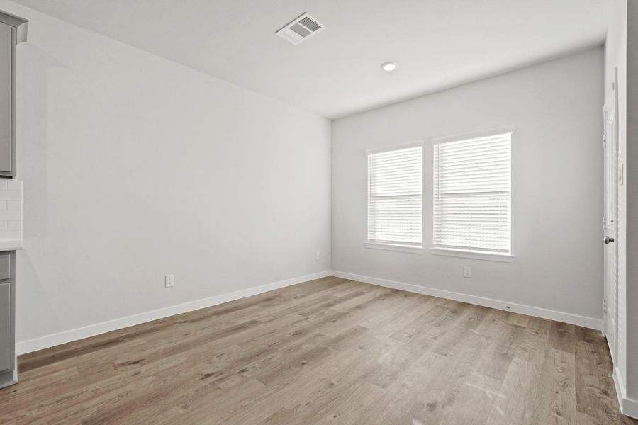 Spacious, unfurnished interior of a new home in Woodshore, Clute (Image 26).