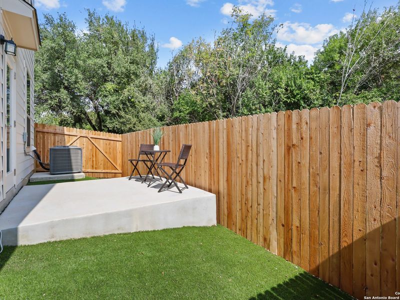 Exterior details and patio area of a home in Cedar Heights, San Antonio (Image 22).