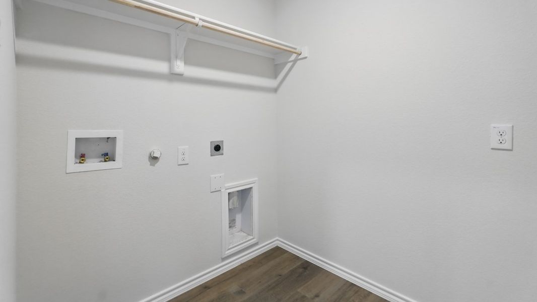 Spacious, unfurnished interior of a new home in Bluff Springs, Ferris (Image 10).