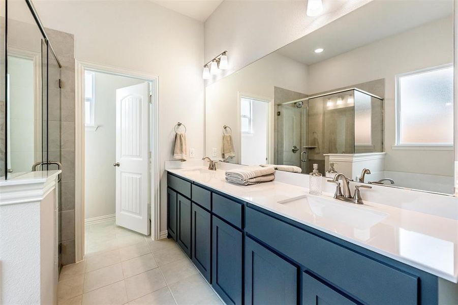 Furnished interior view inside a new home in Waterford Park, Weatherford (Image 30).