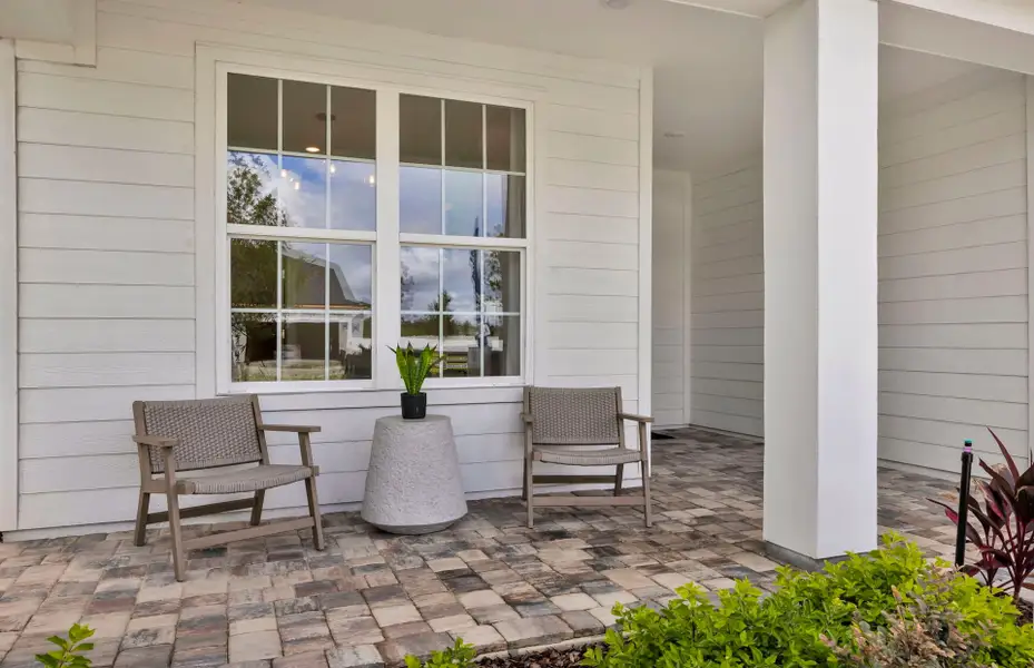 Representative exterior details of a home built from the Yorkshire by Pulte Homes in Seminole Palms, Palm Coast (Image 4).