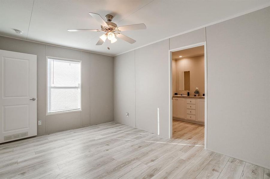 Spacious, unfurnished interior of a new home in , Granbury (Image 38). Spacious, unfurnished interior of a new home in , Granbury (Image 38).