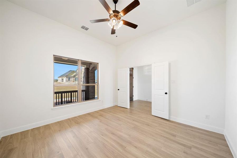 Spacious, unfurnished interior of a new home in , Waxahachie (Image 15).