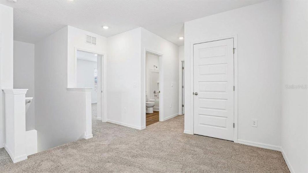 Spacious, unfurnished interior of a new home in , Winter Haven (Image 27).