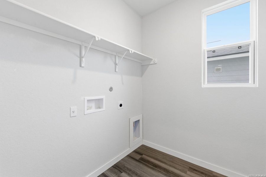 Spacious, unfurnished interior of a new home in The Meadows at Hunters Ranch, San Antonio (Image 23).