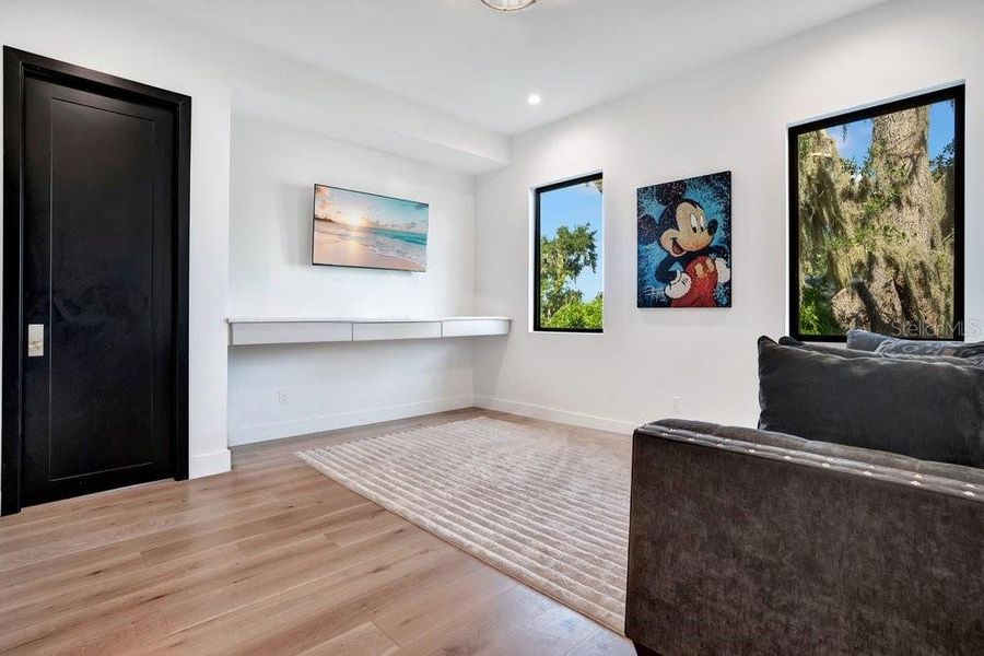 Image 83 of a home in .