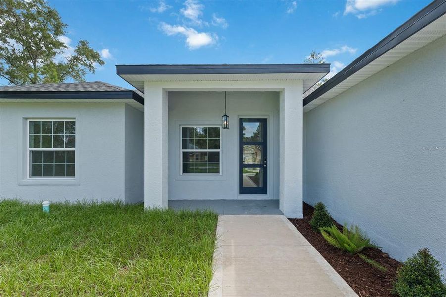 Exterior details and patio area of a home in , Ocala (Image 19).