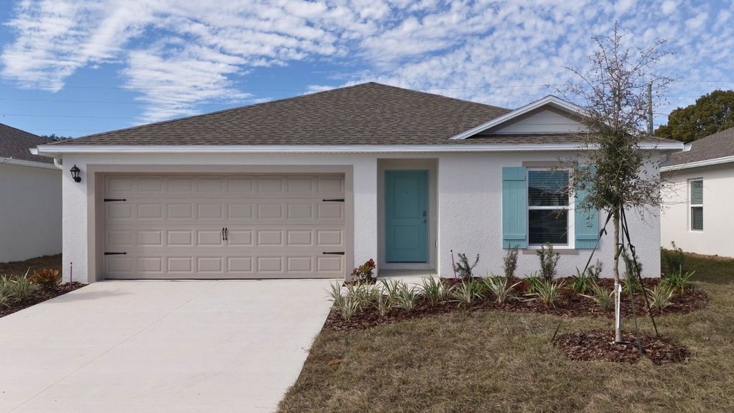 Front exterior of a new home in Hamilton Bluff, Lake Hamilton, FL, highlighting curb appeal (Image 1). Front exterior of a new home in Hamilton Bluff, Lake Hamilton, FL, highlighting curb appeal (Image 1).