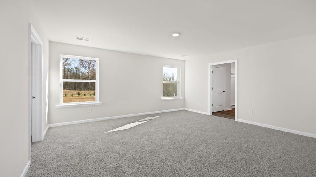 Spacious, unfurnished interior of a new home in Cloverdale Hills, Piedmont (Image 27).