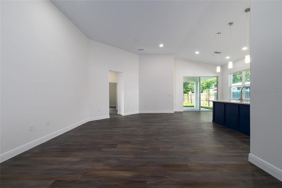 Spacious, unfurnished interior of a new home in , Orlando (Image 22).