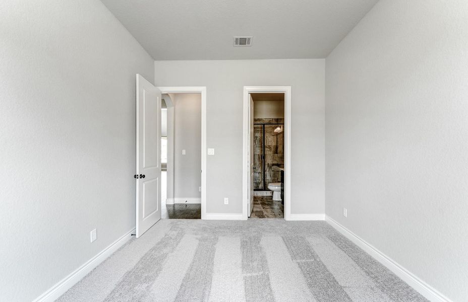 Spacious, unfurnished interior of a new home in Bridgeland 60′, Cypress (Image 23).