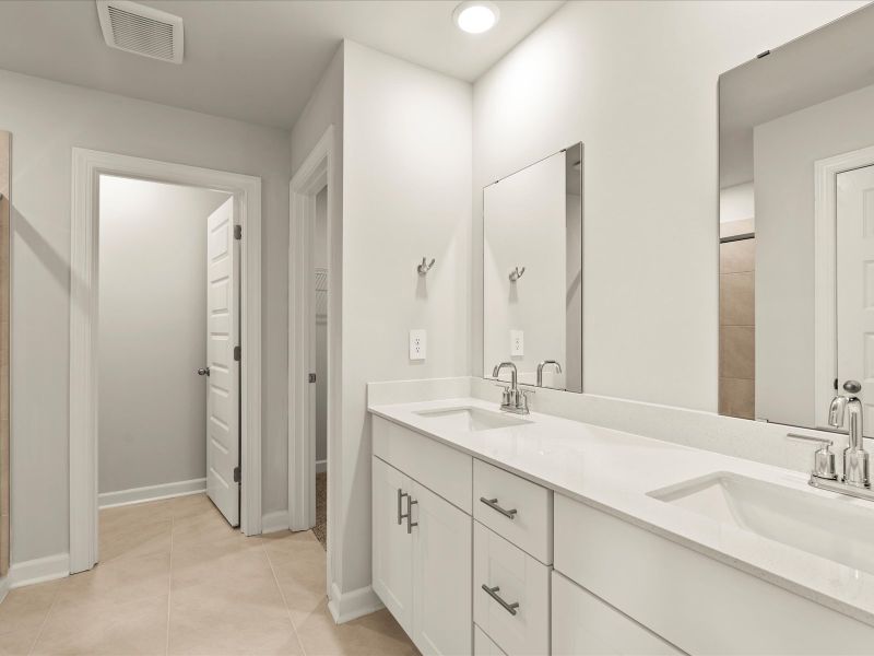 Welcome to the Lennon floorplan at Brayfield Manor - Heritage Collection.