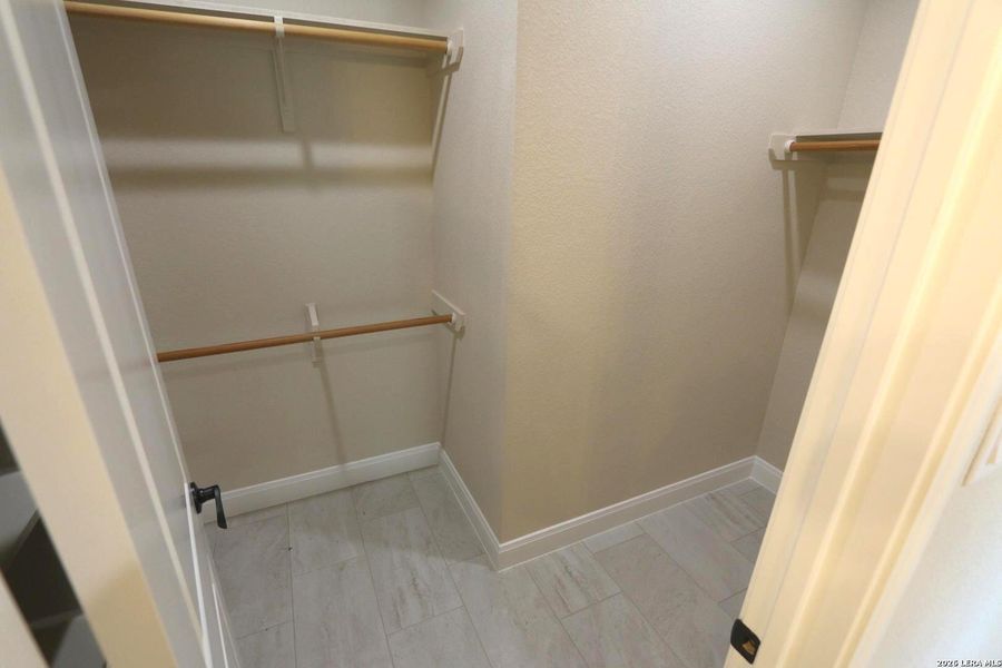 Spacious, unfurnished interior of a new home in , Floresville (Image 25).