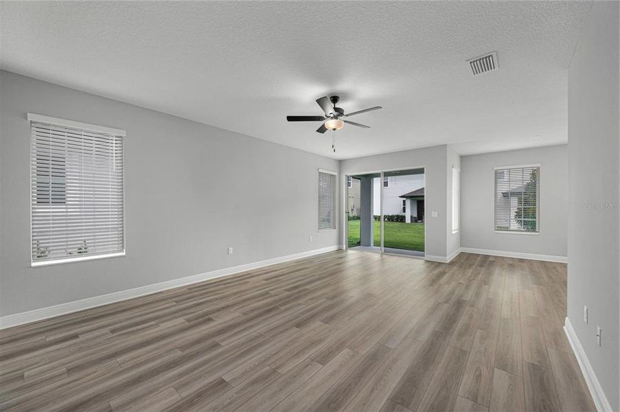 Spacious, unfurnished interior of a new home in , Kissimmee (Image 5).
