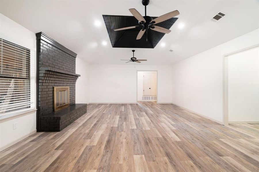 Spacious, unfurnished interior of a new home in , Paris (Image 8).