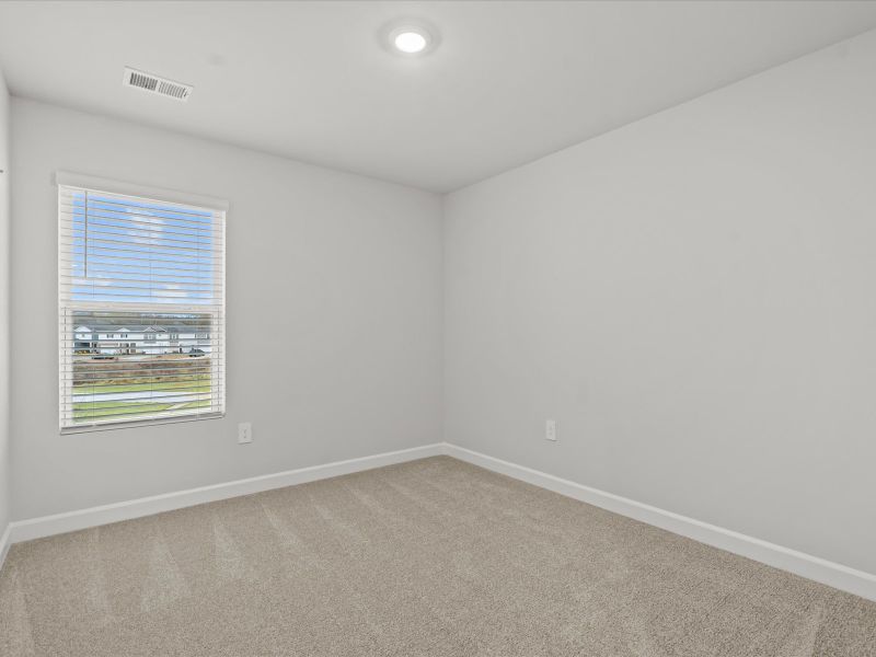 Spacious, unfurnished interior of a new home in Village at White Pine, Pendleton (Image 19).