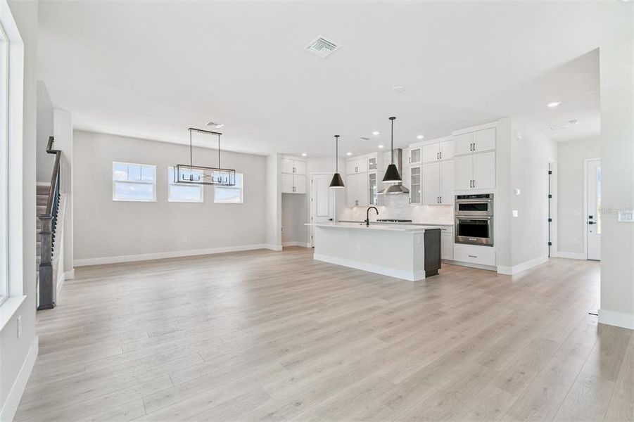 Spacious, unfurnished interior of a new home in Emerald Landing at Waterside at Lakewood Ranch – Cottage Series, Sarasota (Image 27).