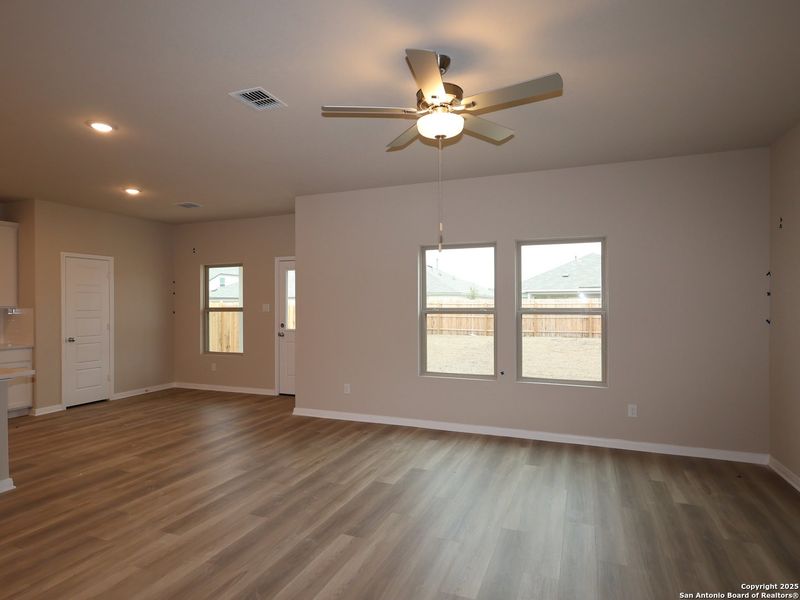 Spacious, unfurnished interior of a new home in Winding Brook, San Antonio (Image 20).