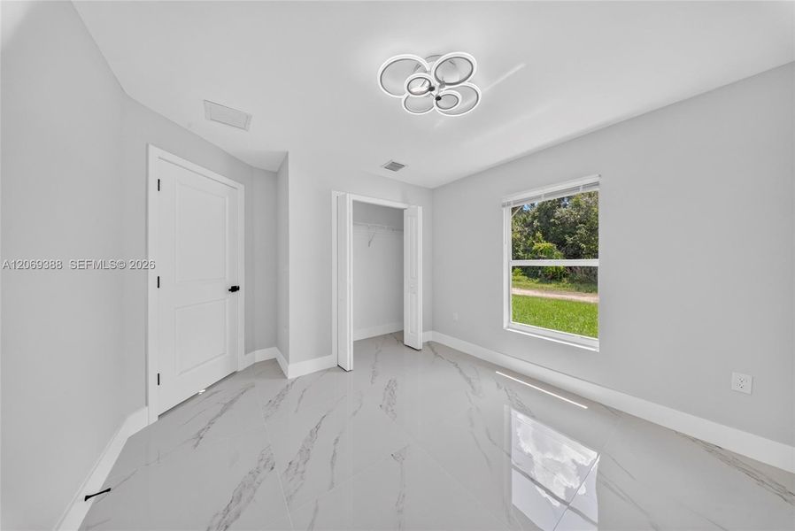 Spacious, unfurnished interior of a new home in , Lehigh Acres (Image 12).