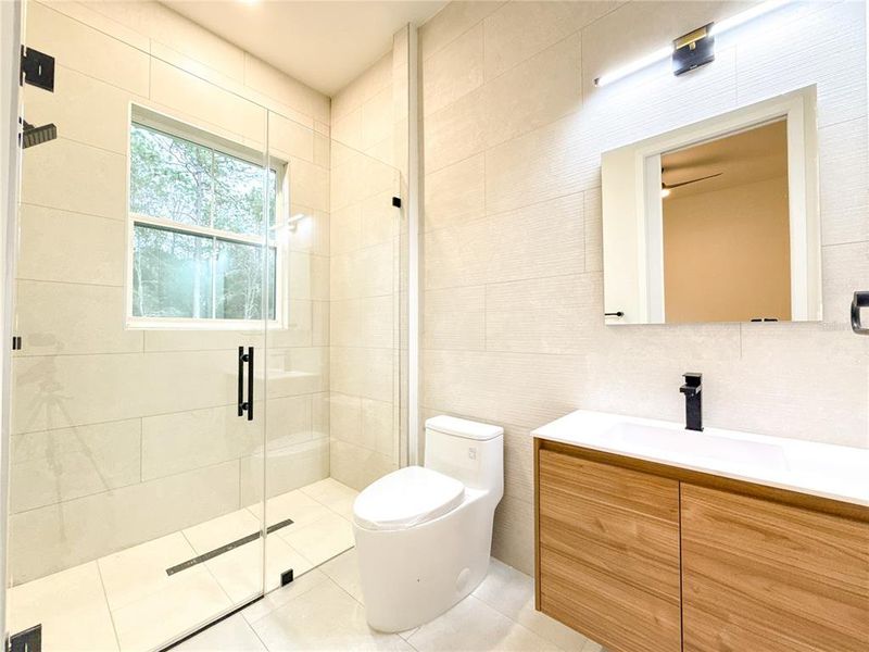 Furnished interior view inside a new home in , Dunnellon (Image 17).