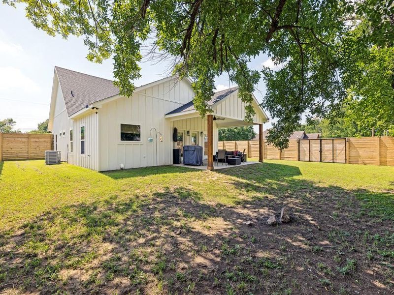 Exterior details and patio area of a home in , Boyd (Image 20).