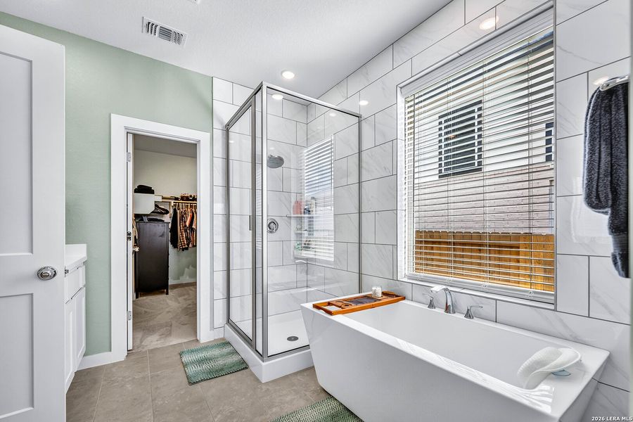 Furnished interior view inside a new home in Meyer Ranch, New Braunfels (Image 16).