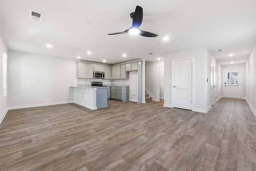 3318 Stonewall Lane, Union City, GA.  - Slide 4