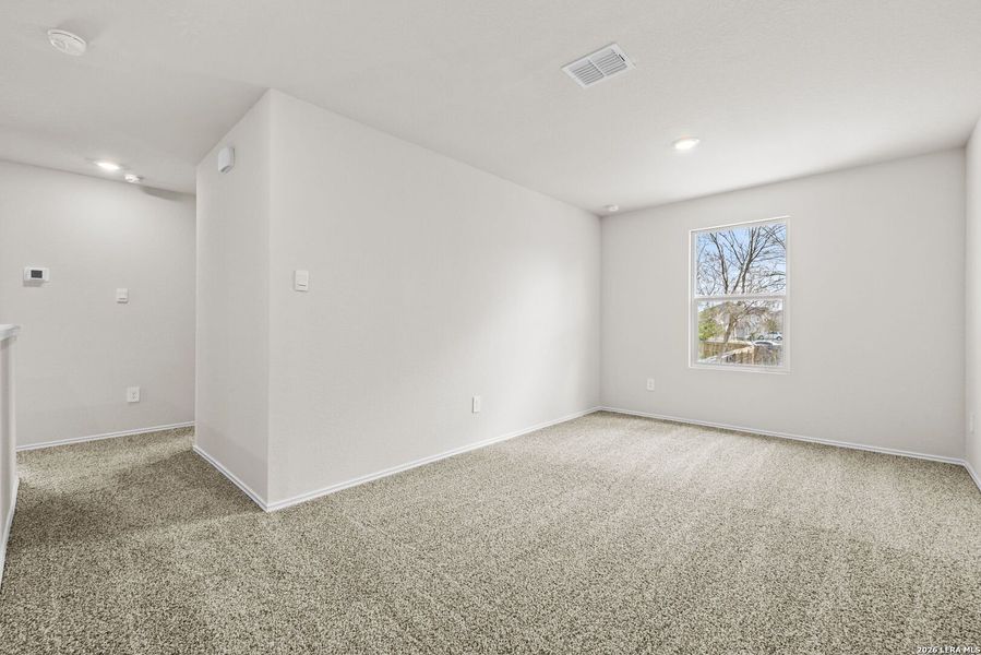 Spacious, unfurnished interior of a new home in Spring Valley, New Braunfels (Image 18).
